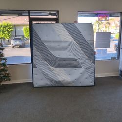 Open Box 14" King Size Mattress Medium Feel Protector Included