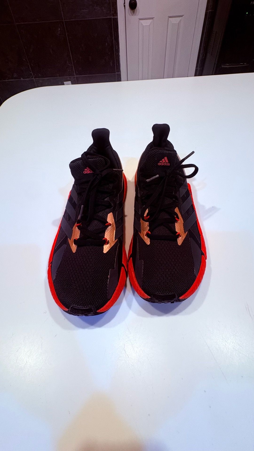 ADIDAS RUNNERS SIZE 9.5 MENS