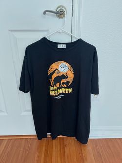Rainforest Cafe Disney’s Animal Kingdom Halloween T-Shirt (XL)