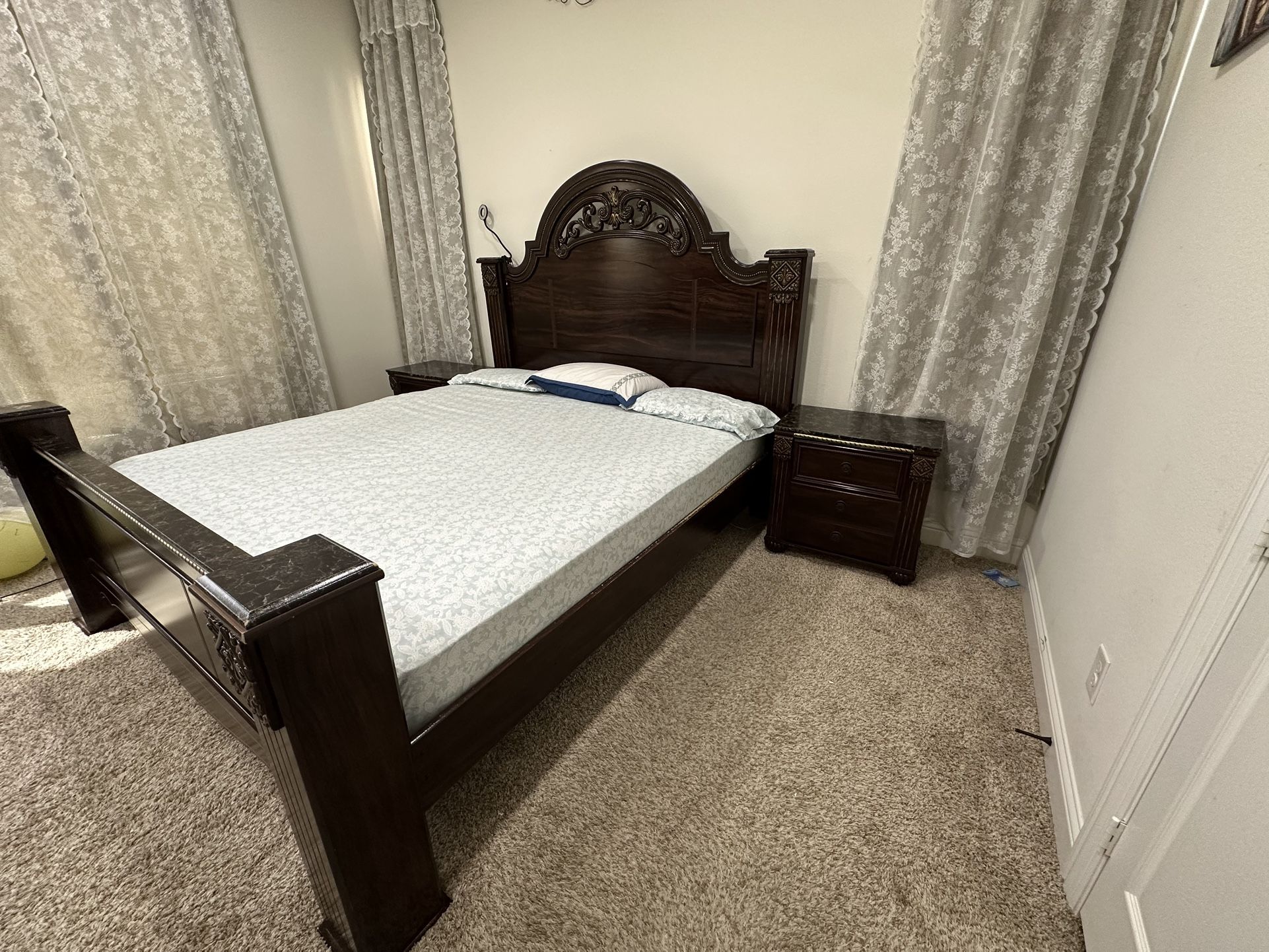 Complete Bedroom Set – King Bed, 2 Nightstands & Vanity – Ornate Carved Wood