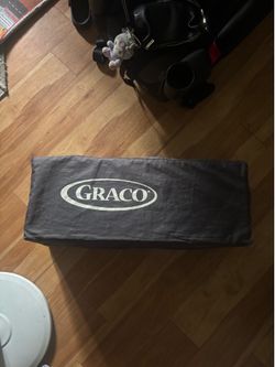 Graco pack n play (white with elephants)