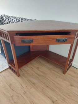 Corner Desk, Solid wood. Pickup in Ballard/Phinney