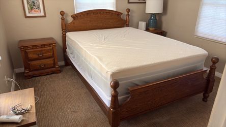 Simple Oak Queen Bed and Nightstands