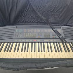 Yamaha Keyboard with Zip Up Case