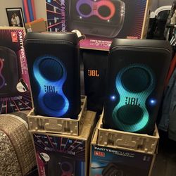 JBL >< Partybox 120 >< Portable Bluetooth Party Speaker, Wireless Mic, LED Light Show, JBL Pro Sound