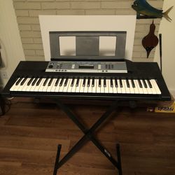 Yamaha Keyboard & Stand 