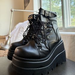 Demonia Shaker 60’s size W8