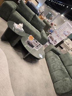 ✨️ Sectionals, 2pc Sofas ✨️ Furniture Queen Bedrooms, Dining Avail