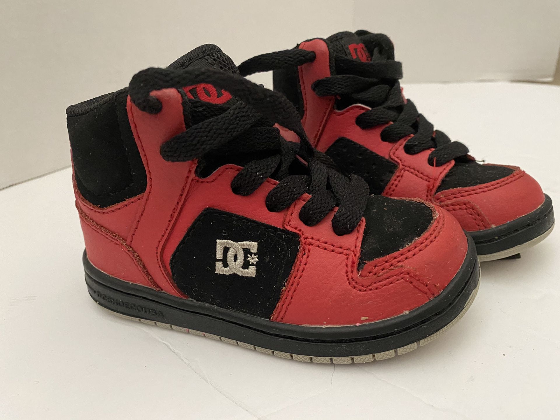 DC Shoes Kids Sz 7 Red Leather w Black Suede