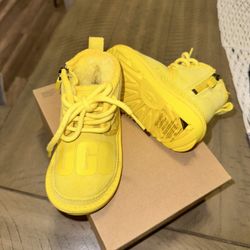 Toddler Uggs boots Size 6c