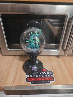 (New) Haunted Mansion rare snow globe