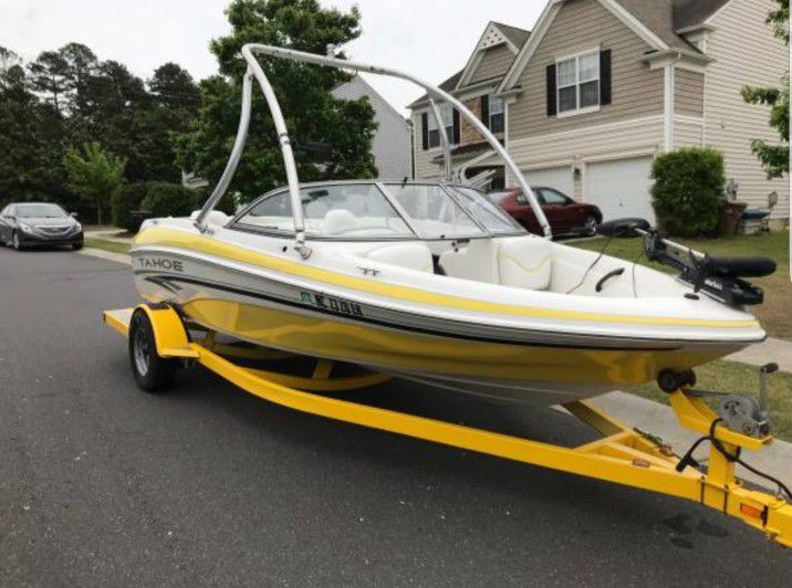2006 Tahoe Q4 SF Boat and Trailer - 19.5ft