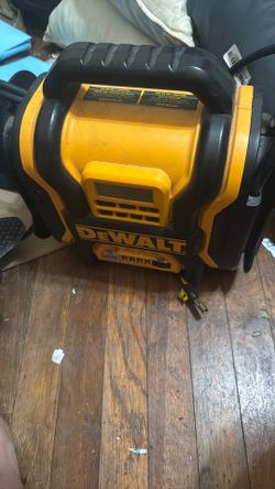 Dewalt 2000 amp starter jump box with usb and 110 v plug