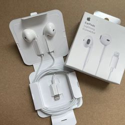 iPhone earbuds lightning cable 