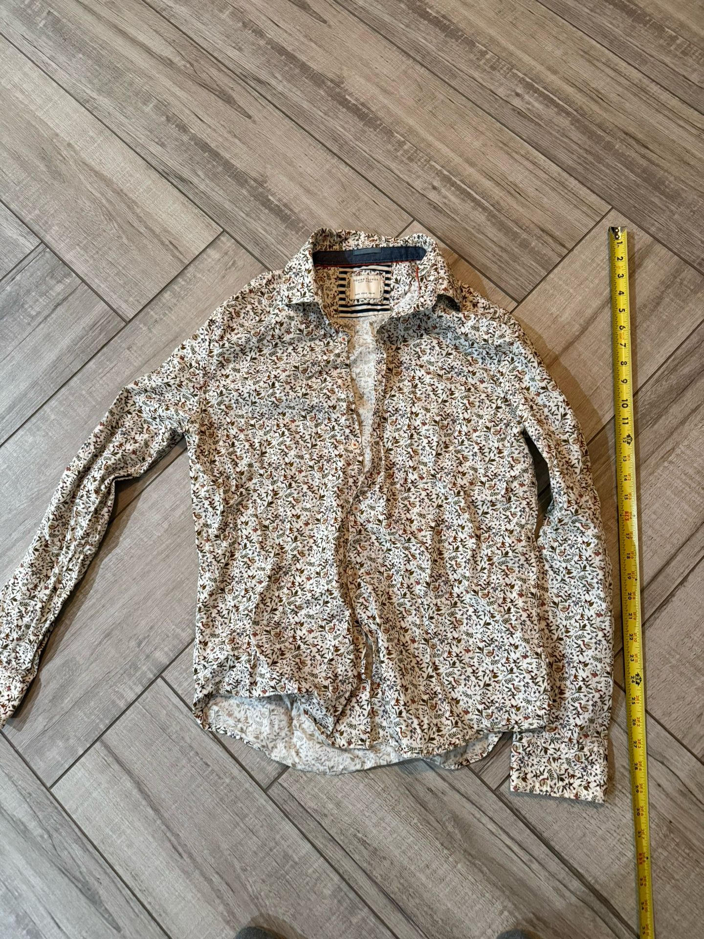 Men’s Bird and Leaf Patterned Dress shirt Size Medium