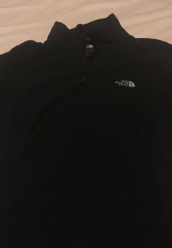 woman's north face sweater size M $40.00 🤗
