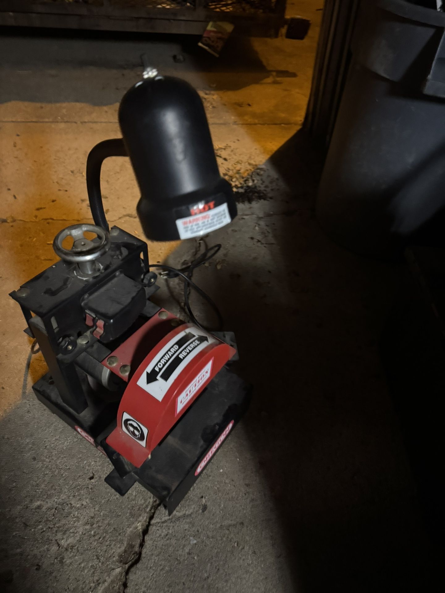 Oregon Blade Grinder 1/2 Hp With Light And Adjustable Knob