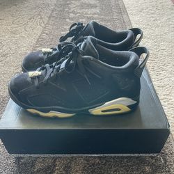 Jordan Metallic 6 low size 8.5 (kid in need)
