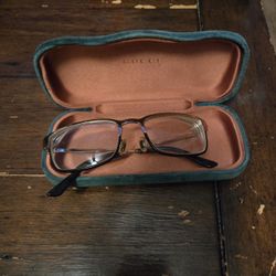 Gucci GG0135O Eyeglasses Gold/Black Used