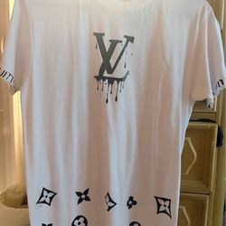 T-shirt with logo on