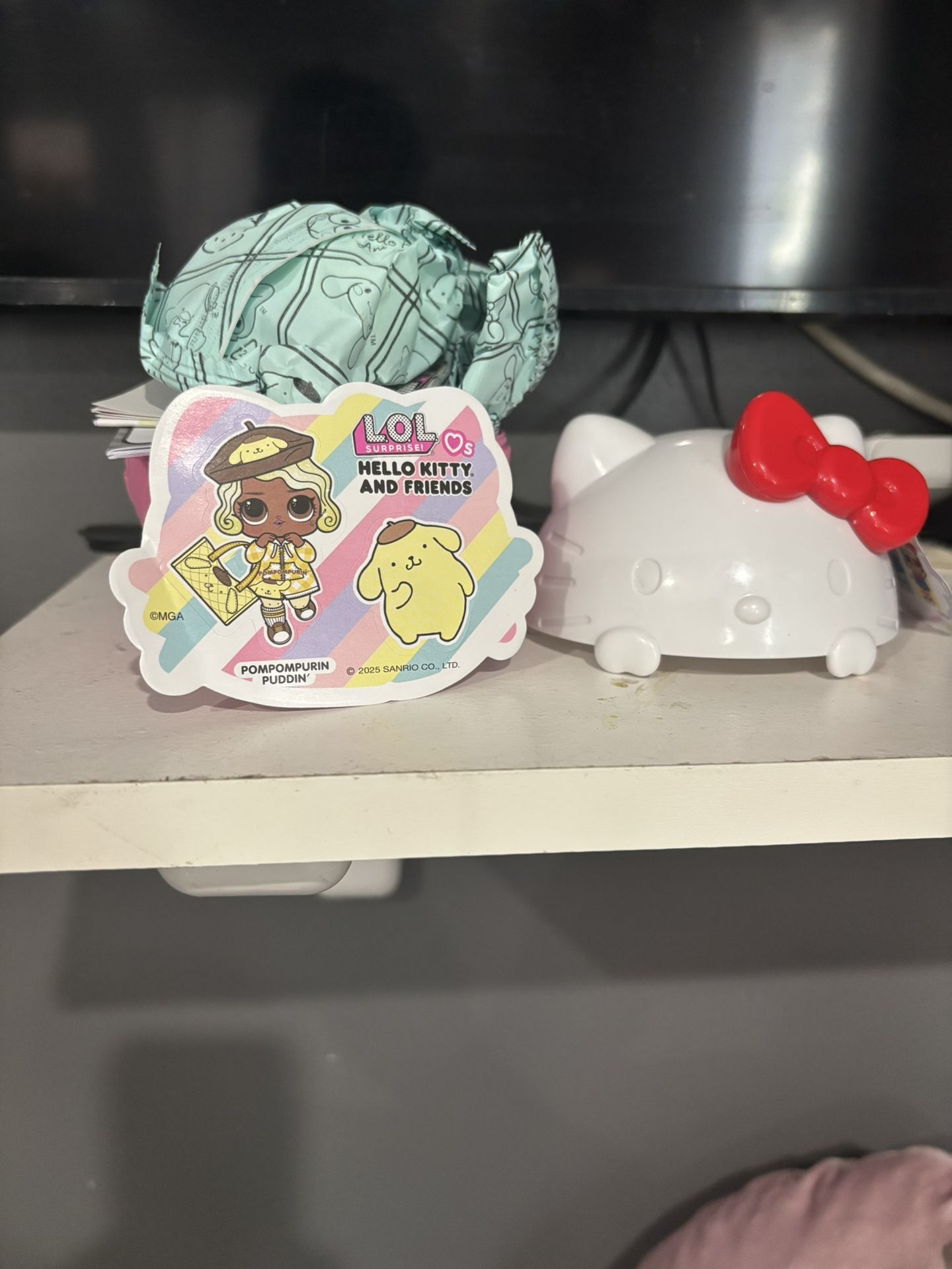 LOL HELLO KITTY SURPRISE