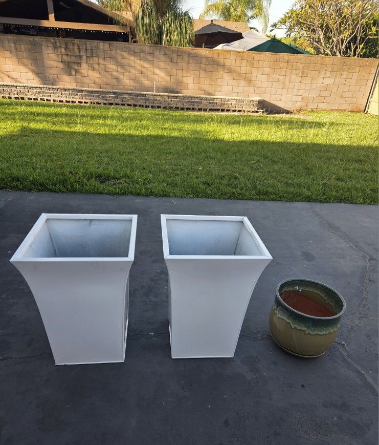 2 Large Metal Floor Planter 1 Medium ceramic pot