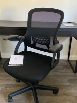 Mainstays Ergonomic Mesh Office Chair w/ Flip-Up Arms | Like New