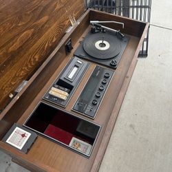 Vintage Magnavox Stereo Box