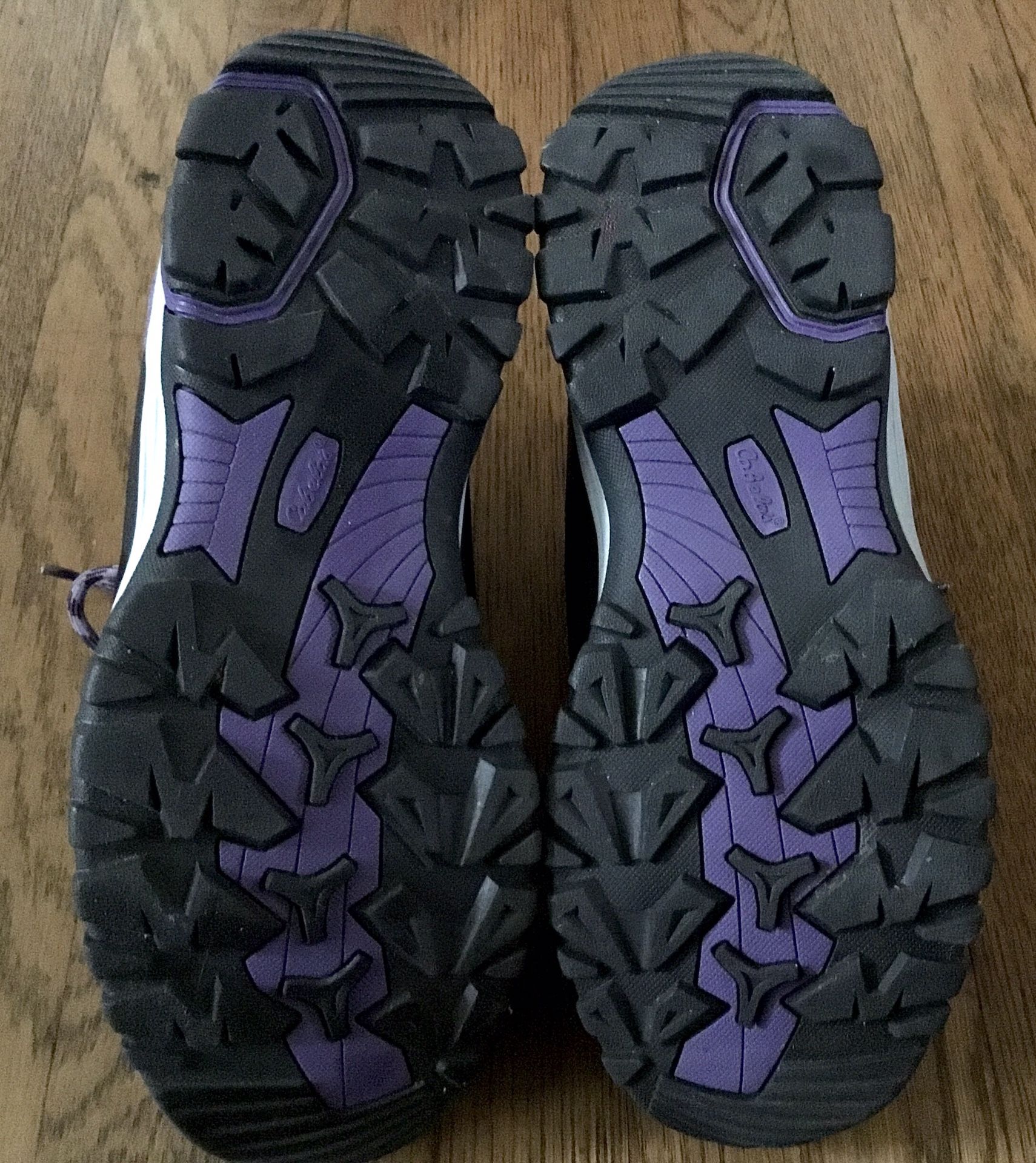 WOMENS CABELAS HIKING BOOTS for Sale in San Diego, CA OfferUp