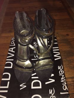 Bebe black and gold heel