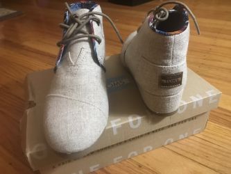 Girl “TOMS” Boots (Size 6 youth)