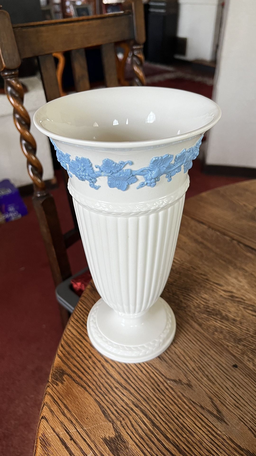 Vintage Wedgwood Of Etruria & Barlaston Blue On Cream Queens Ware Pottery Vase