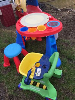 Crayola activity table with chairs