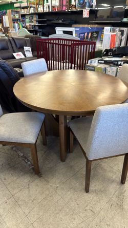 Zealand 54" Round Dining Table and 4 Chairs