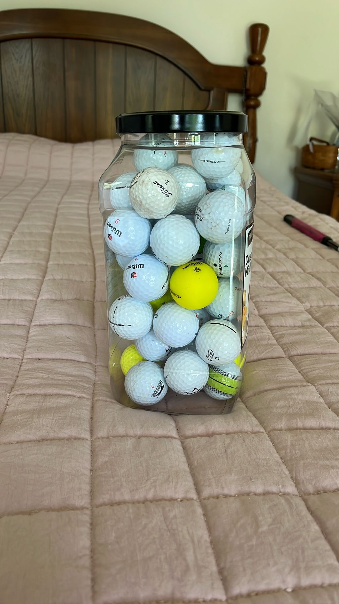 PLASTIC JUG OF GPLF BALLS