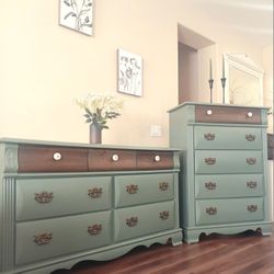 Beautifully Refinished Vintage Set