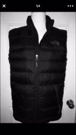 Firm on price Men's size small THE NORTH FACE puffer vests