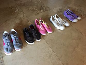 5 pairs of 8.5 women shoes