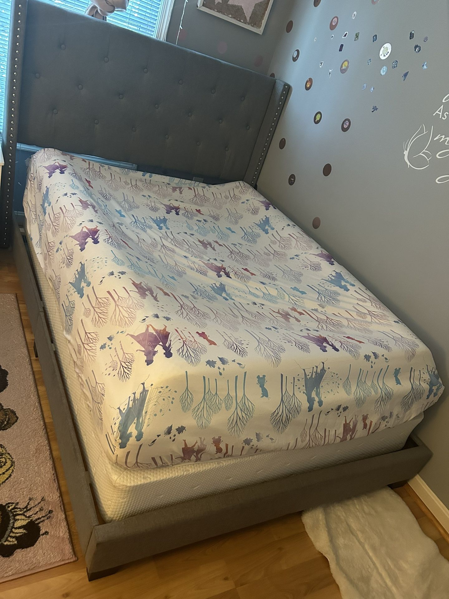 Full Bed And Dresser