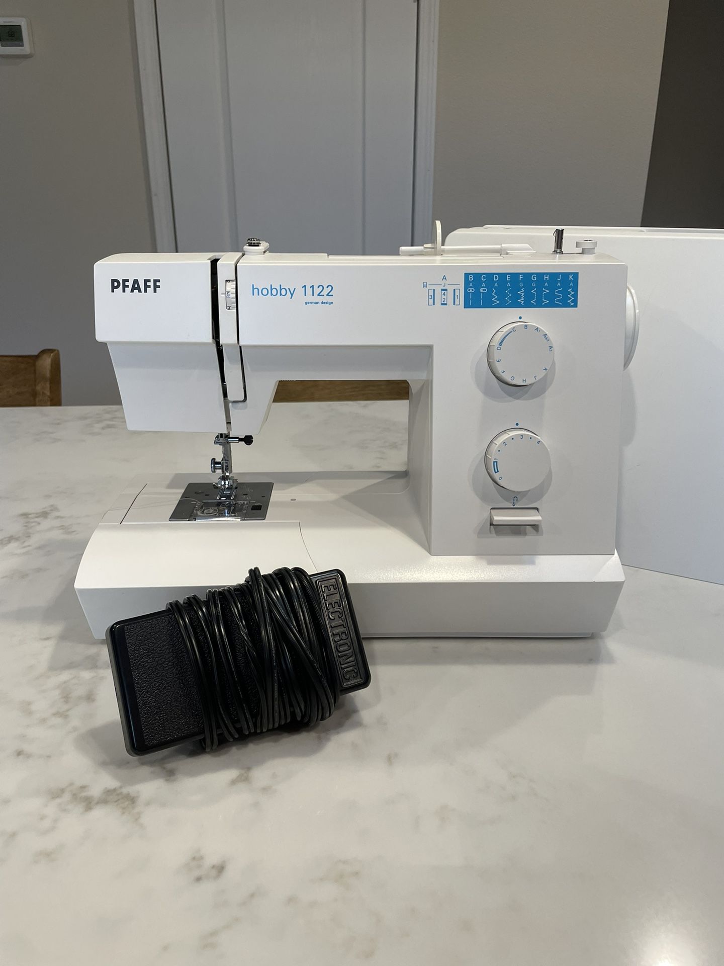 Pfaff Hobby 1122 Sewing Machine
