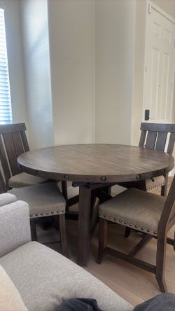 Jaxson grey wood dining room table 54-72” with leaf and 6 chairs