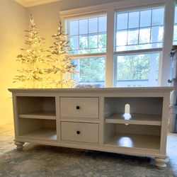 TV / Entertainment Table