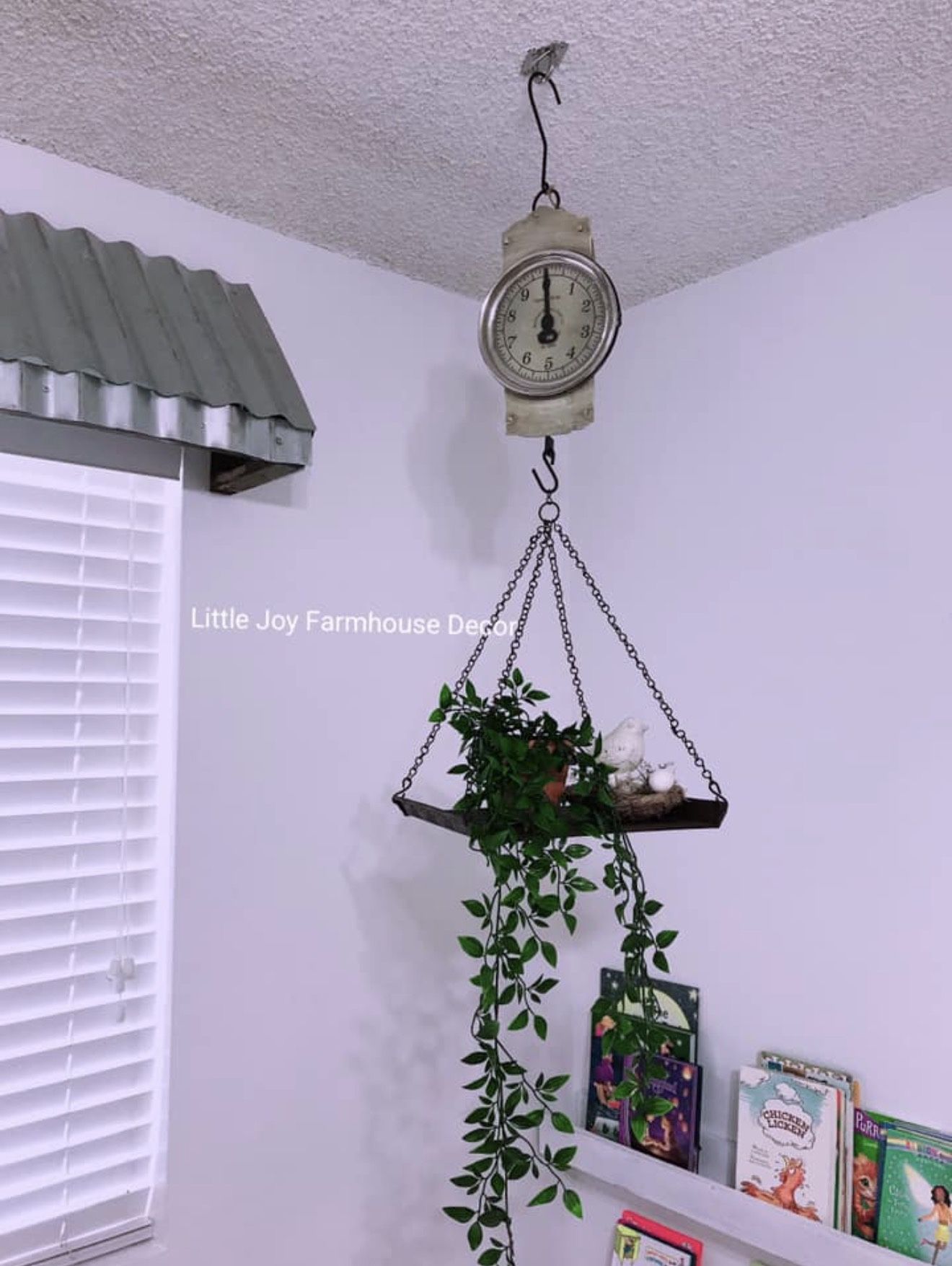 NWT Farmhouse Vintage Inspired Hanging Scale with Glass Top