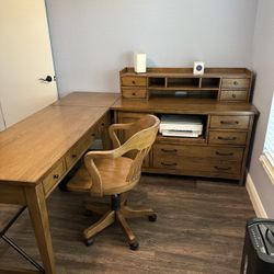 Havertys Office Furniture Set