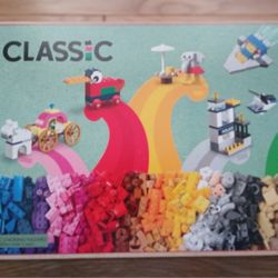 LEGO Classics 1100 Pieces* NEW. Sealed