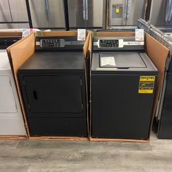 Brand New In Box Speed Queen TR7 Washer With Agitator & DR7 Gas Dryer Laundry Pair With 7 Years Warranty In Matte Black 🖤 ( Call For Pricing 📱 ) 
