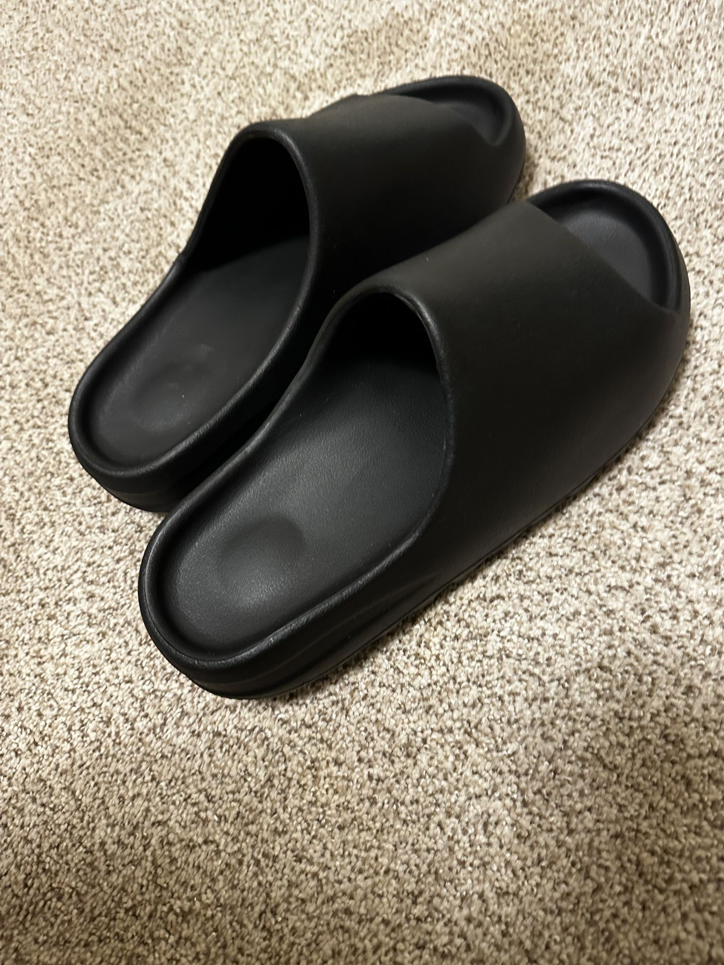 Yeezy Slides Brand New 
