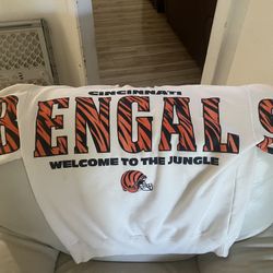 Bengals Crewneck Sweat Shirt Size  L