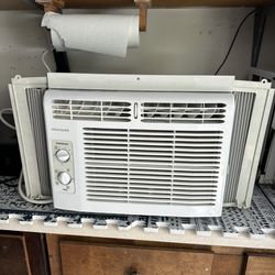 Frigidaire 5,000 BTU 115V Window Air Conditioner Cools 150 Sq. Ft. with Mechanical Controls in White