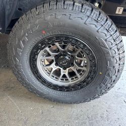 LOCK OFFROAD WHEEL AND TIRE PACKAGE 6 LUG TRUCKS FORS CHEVY GMC